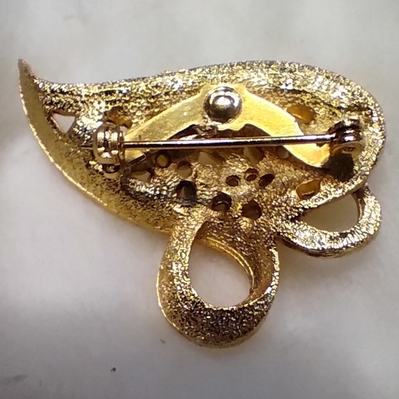 Vintage Gold Coloured Brooch With White Faux Pearls - Picture 3 of 6